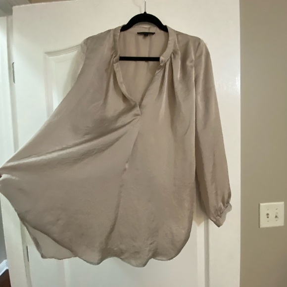 Elegant Light Tan Pullover Blouse - Size Medium - Picture 4 of 6